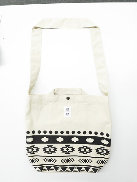 ドゥミトライバル　スナップ付2WAYトート