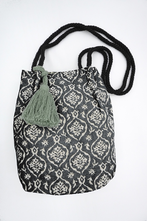 エスワリ　ショルダーバッグ