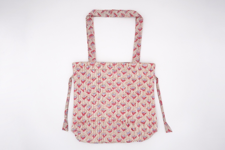 ヴァーニ　A4巾着バッグ