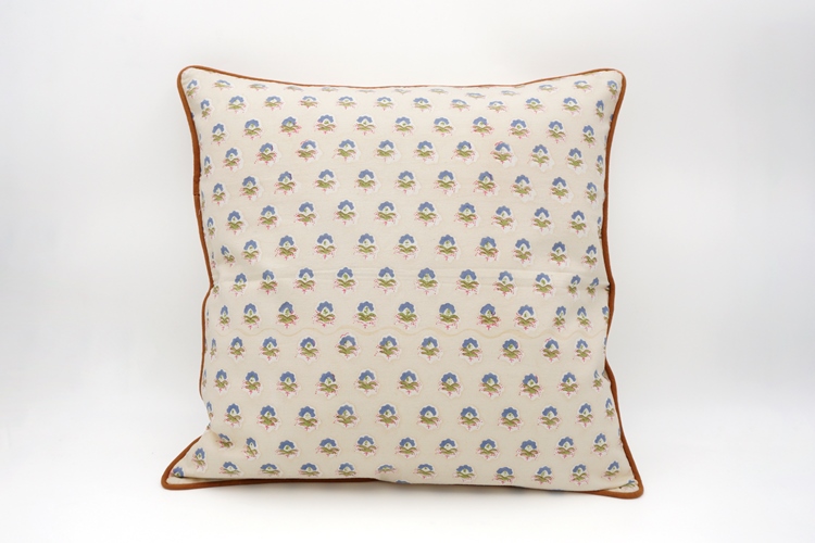 カイラ　クッションカバー