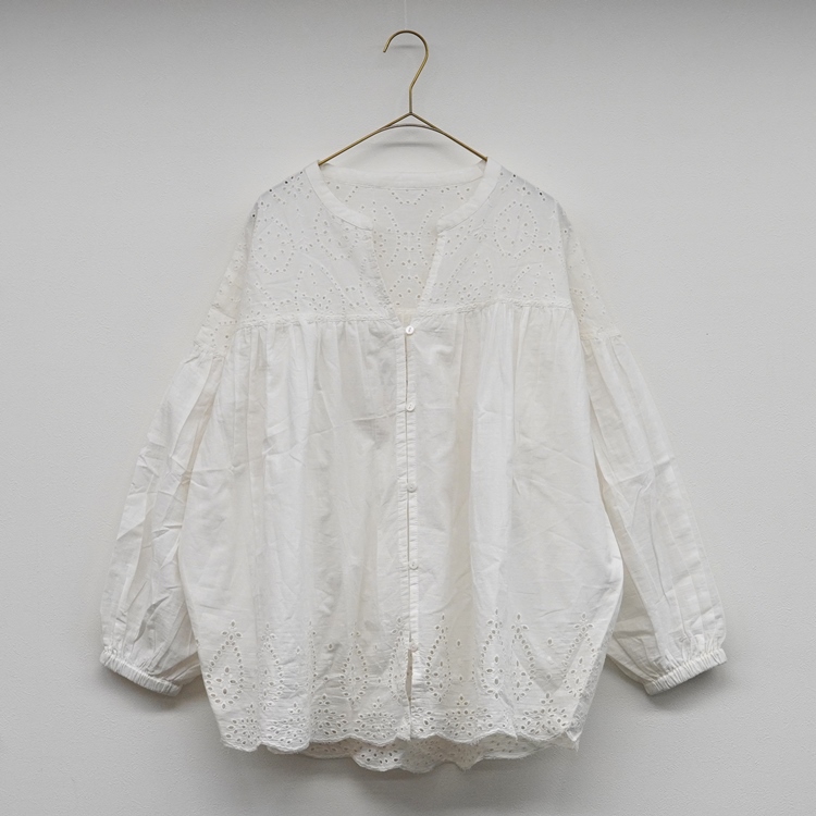 アントルメ　前開きブラウス