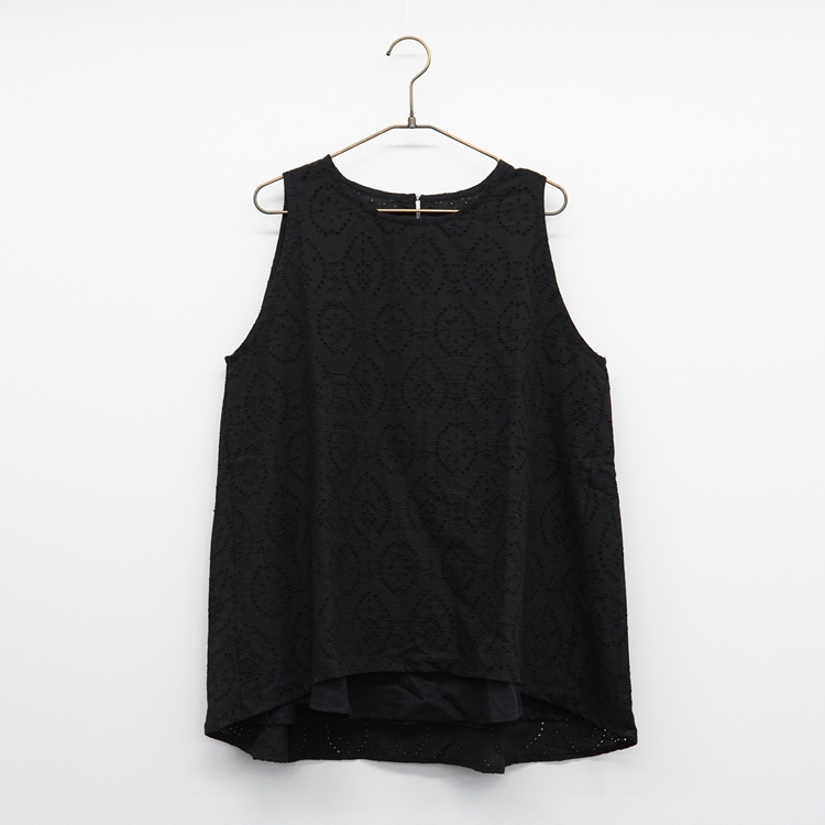 アントルメ　ノースリーブブラウス