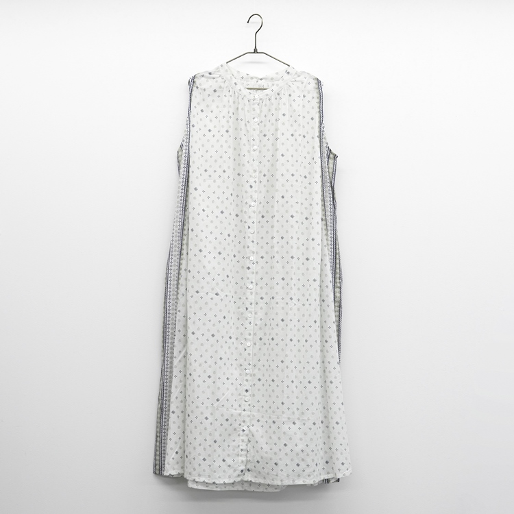 ルミエール　ノースリーブワンピース