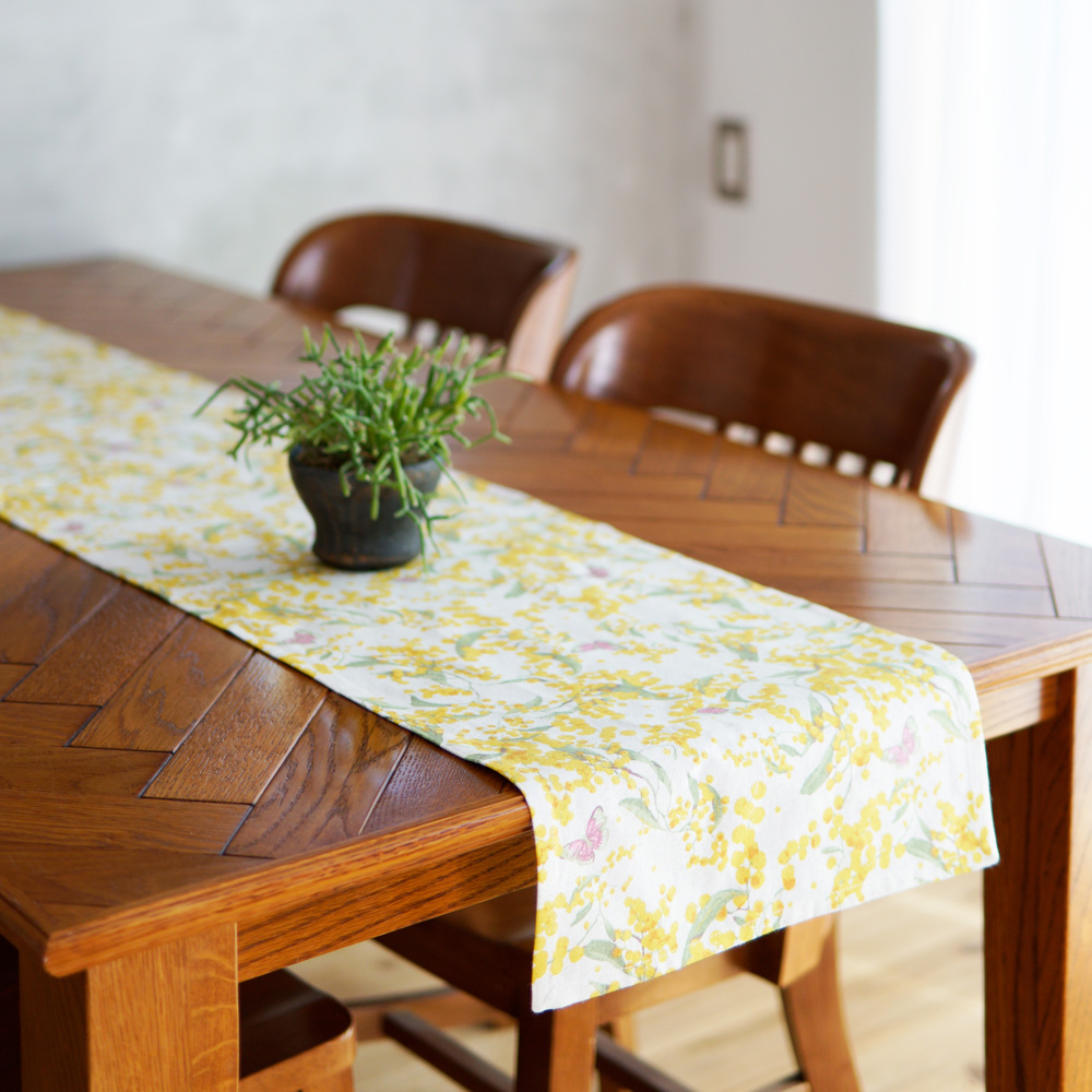 イエローパピヨン テーブルランナー